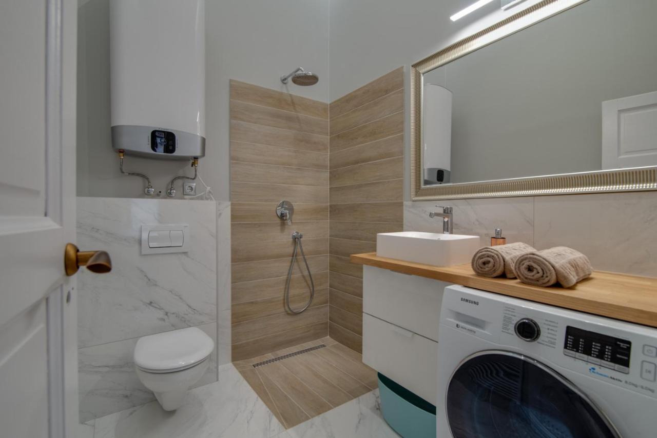Helios Downtown Martha Appartement Boedapest Buitenkant foto